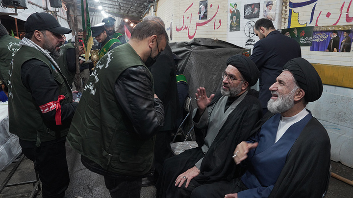 تقدیر مسئولان حرم مطهر بانوی کرامت از موکب‌های غیرایرانی تجمعات مردمی قم