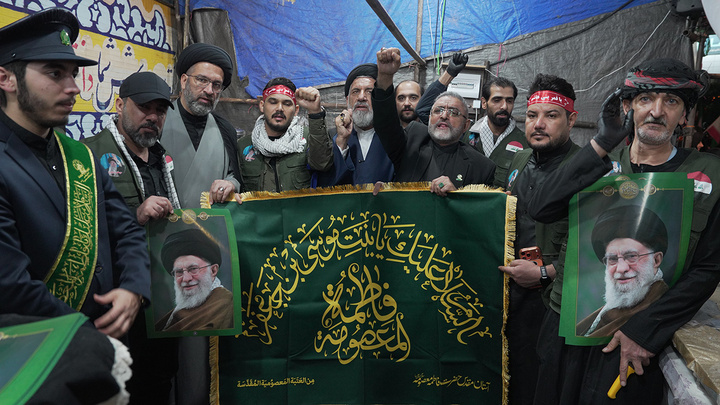 تقدیر مسئولان حرم مطهر بانوی کرامت از موکب‌های غیرایرانی تجمعات مردمی قم