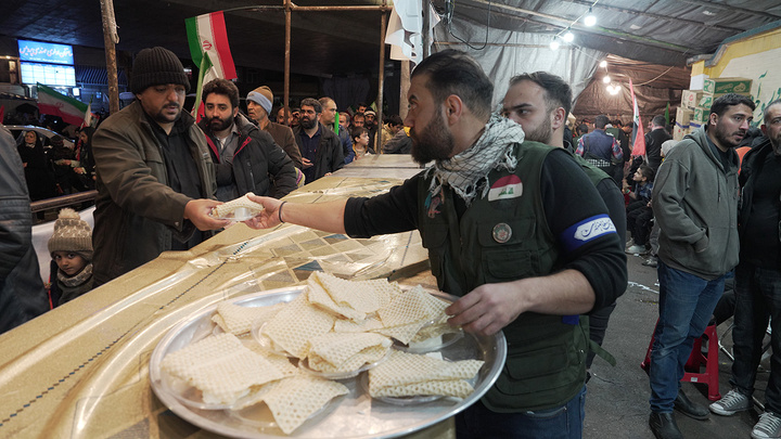 تقدیر مسئولان حرم مطهر بانوی کرامت از موکب‌های غیرایرانی تجمعات مردمی قم