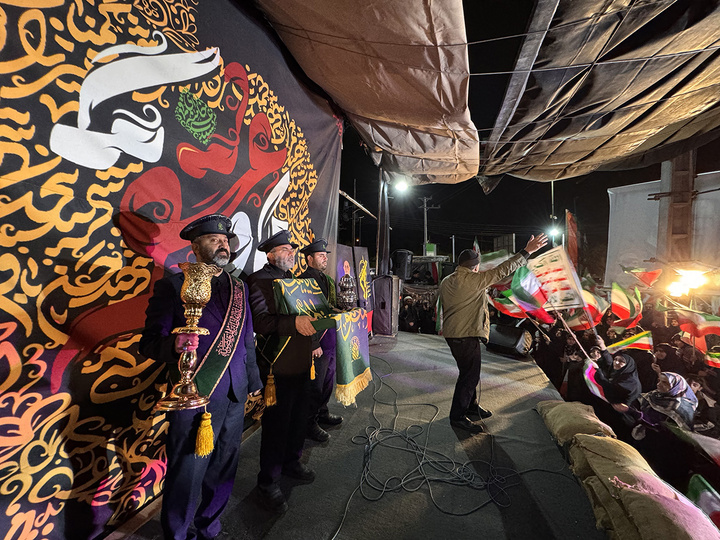 حضور خادمان حرم بانوی کرامت در اجتماعات پرشور خیابان‌ها و میادین قم