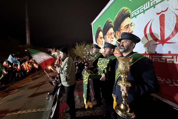 حضور خادمان حرم بانوی کرامت در اجتماعات پرشور خیابان‌ها و میادین قم