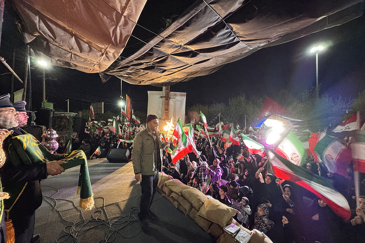 حضور خادمان حرم بانوی کرامت در اجتماعات پرشور خیابان‌ها و میادین قم