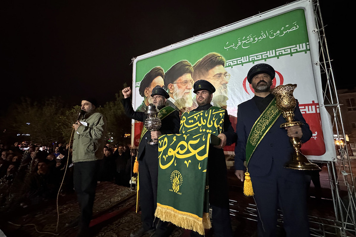 حضور خادمان حرم بانوی کرامت در اجتماعات پرشور خیابان‌ها و میادین قم