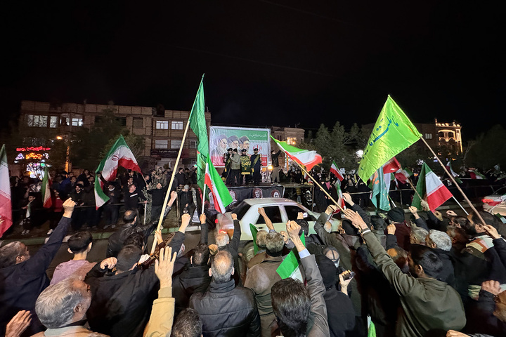 حضور خادمان حرم بانوی کرامت در اجتماعات پرشور خیابان‌ها و میادین قم