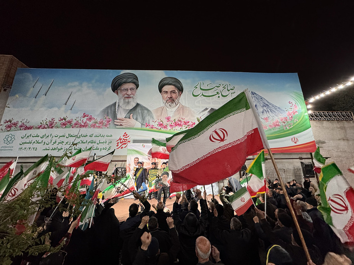 حضور خادمان حرم بانوی کرامت در اجتماعات پرشور خیابان‌ها و میادین قم