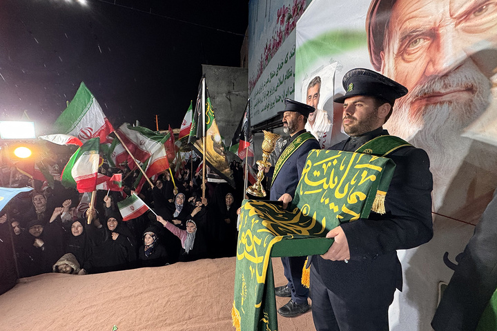 حضور خادمان حرم بانوی کرامت در اجتماعات پرشور خیابان‌ها و میادین قم