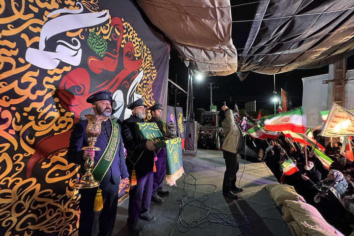 حضور خادمان حرم بانوی کرامت در اجتماعات پرشور خیابان‌ها و میادین قم