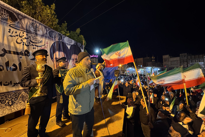 حضور خادمان حرم بانوی کرامت در اجتماعات پرشور خیابان‌ها و میادین قم