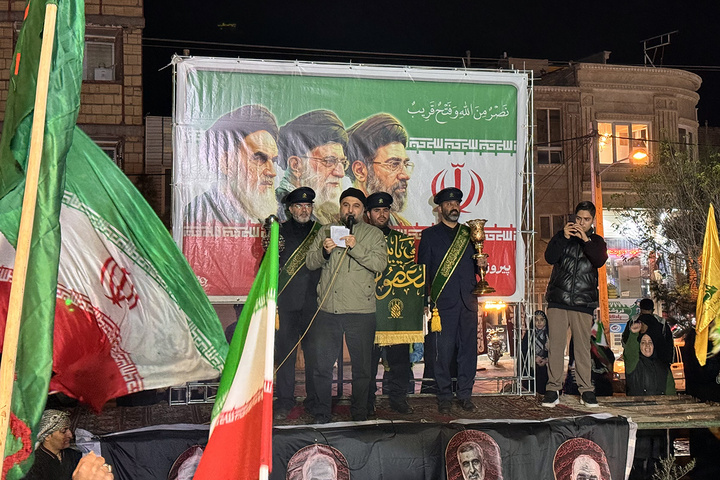 حضور خادمان حرم بانوی کرامت در اجتماعات پرشور خیابان‌ها و میادین قم