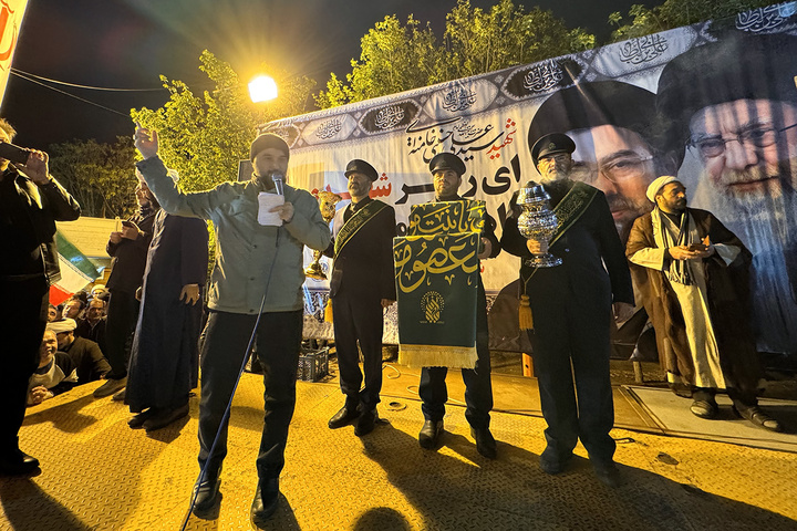 حضور خادمان حرم بانوی کرامت در اجتماعات پرشور خیابان‌ها و میادین قم