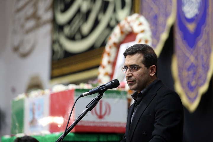 وداع باشکوه مردم قم با پیکر سپهبد موسوی در حرم بانوی کرامت