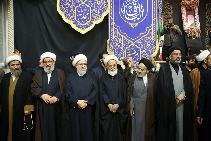 وداع باشکوه مردم قم با پیکر سپهبد موسوی در حرم بانوی کرامت