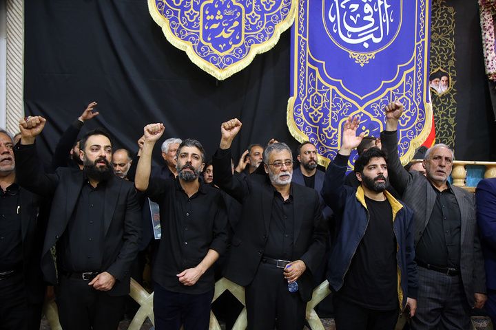 وداع باشکوه مردم قم با پیکر سپهبد موسوی در حرم بانوی کرامت