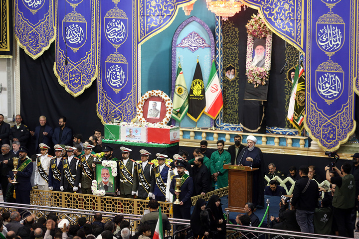 وداع باشکوه مردم قم با پیکر سپهبد موسوی در حرم بانوی کرامت