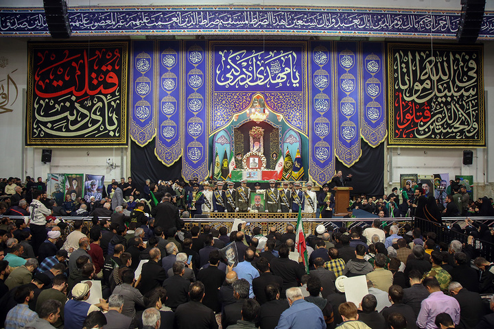 وداع باشکوه مردم قم با پیکر سپهبد موسوی در حرم بانوی کرامت