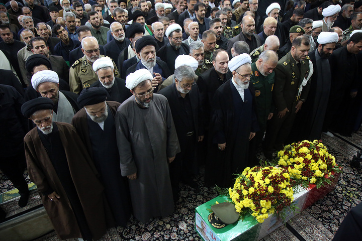 تشییع شکوهمند و خاک‌سپاری پیکر مطهر سپهبد موسوی در حرم بانوی کرامت