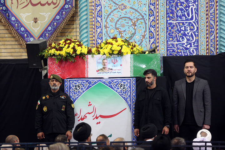 تشییع شکوهمند و خاک‌سپاری پیکر مطهر سپهبد موسوی در حرم بانوی کرامت