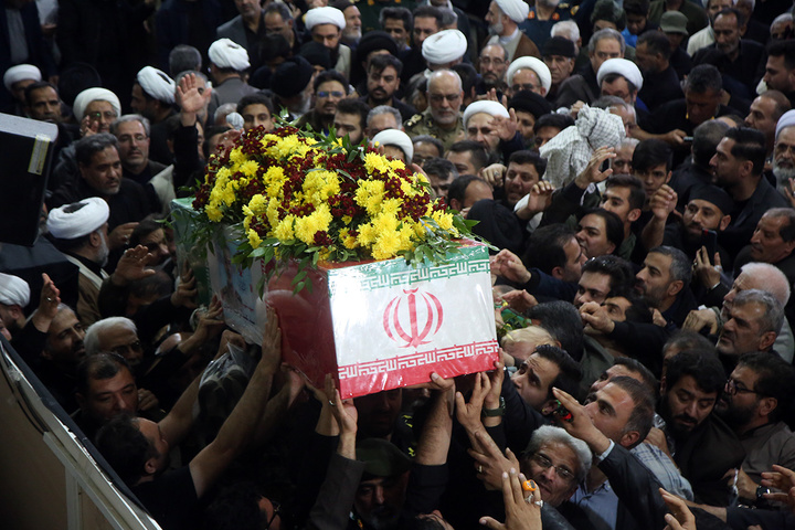 تشییع شکوهمند و خاک‌سپاری پیکر مطهر سپهبد موسوی در حرم بانوی کرامت