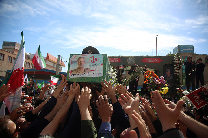 تشییع شکوهمند و خاک‌سپاری پیکر مطهر سپهبد موسوی در حرم بانوی کرامت