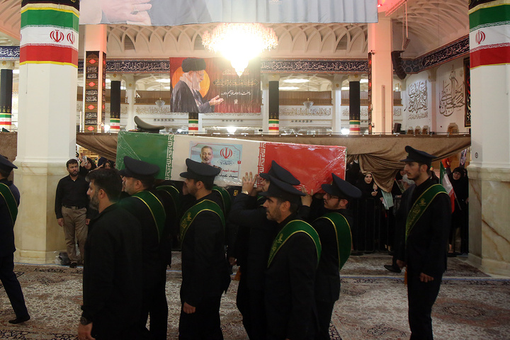 تشییع شکوهمند و خاک‌سپاری پیکر مطهر سپهبد موسوی در حرم بانوی کرامت