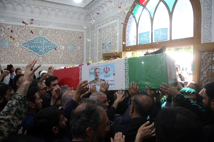 تشییع شکوهمند و خاک‌سپاری پیکر مطهر سپهبد موسوی در حرم بانوی کرامت