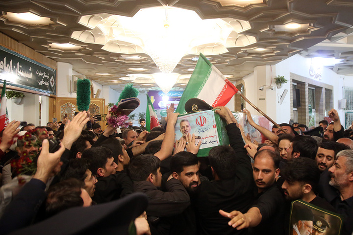 تشییع شکوهمند و خاک‌سپاری پیکر مطهر سپهبد موسوی در حرم بانوی کرامت