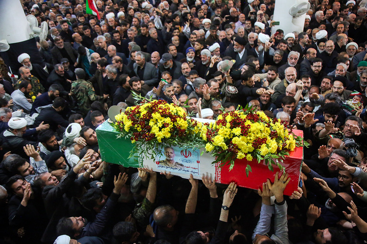 تشییع شکوهمند و خاک‌سپاری پیکر مطهر سپهبد موسوی در حرم بانوی کرامت