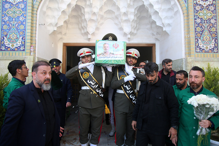 تشییع شکوهمند و خاک‌سپاری پیکر مطهر سپهبد موسوی در حرم بانوی کرامت