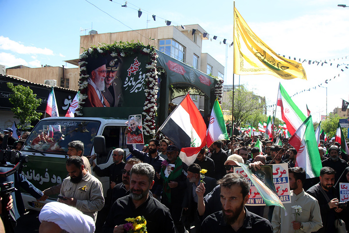 تشییع شکوهمند و خاک‌سپاری پیکر مطهر سپهبد موسوی در حرم بانوی کرامت