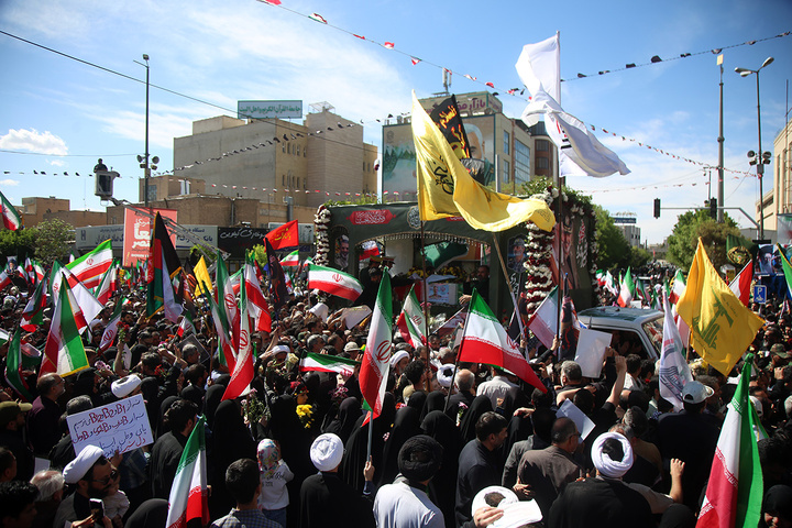 تشییع شکوهمند و خاک‌سپاری پیکر مطهر سپهبد موسوی در حرم بانوی کرامت