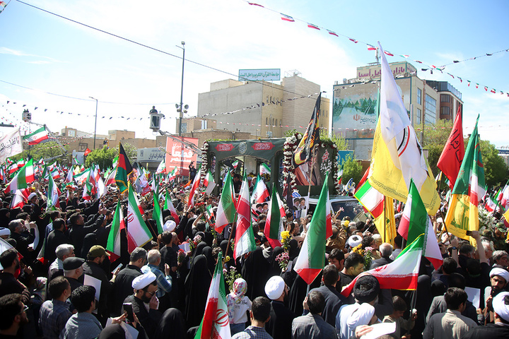 تشییع شکوهمند و خاک‌سپاری پیکر مطهر سپهبد موسوی در حرم بانوی کرامت