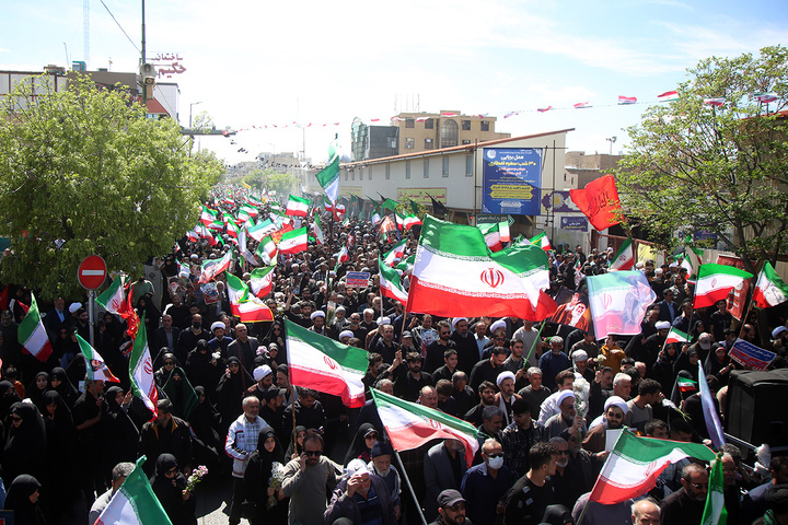 تشییع شکوهمند و خاک‌سپاری پیکر مطهر سپهبد موسوی در حرم بانوی کرامت