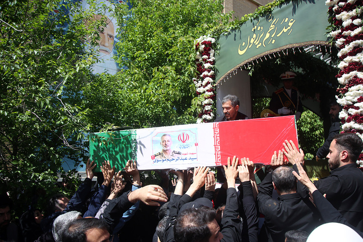 تشییع شکوهمند و خاک‌سپاری پیکر مطهر سپهبد موسوی در حرم بانوی کرامت