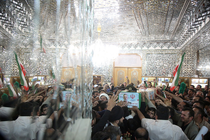 تشییع شکوهمند و خاک‌سپاری پیکر مطهر سپهبد موسوی در حرم بانوی کرامت