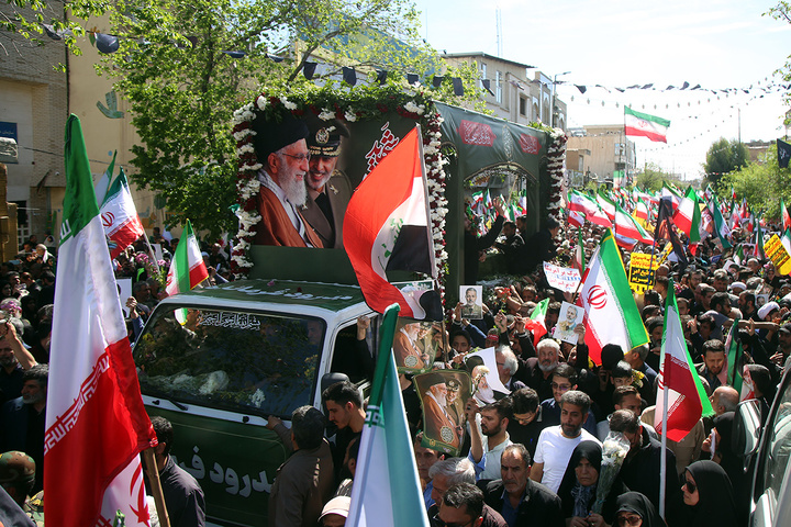 تشییع شکوهمند و خاک‌سپاری پیکر مطهر سپهبد موسوی در حرم بانوی کرامت