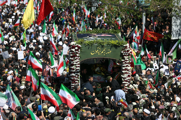 تشییع شکوهمند و خاک‌سپاری پیکر مطهر سپهبد موسوی در حرم بانوی کرامت