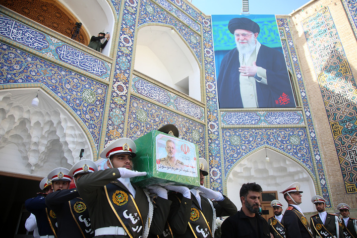 تشییع شکوهمند و خاک‌سپاری پیکر مطهر سپهبد موسوی در حرم بانوی کرامت