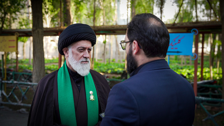 عیادت خادمان حرم‌های مطهر عباسی و فاطمی از مجروحان حملات آمریکایی صهیونی