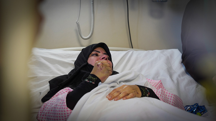 عیادت خادمان حرم‌های مطهر عباسی و فاطمی از مجروحان حملات آمریکایی صهیونی