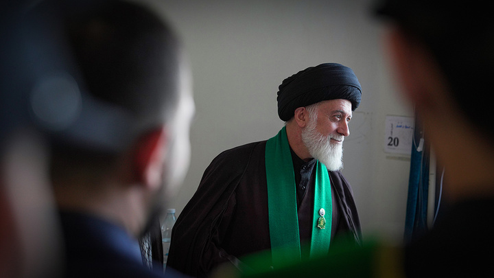 عیادت خادمان حرم‌های مطهر عباسی و فاطمی از مجروحان حملات آمریکایی صهیونی