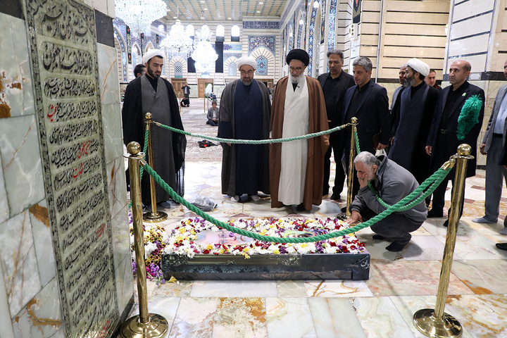 تشرف تولیت حرم بانوی کرامت به زیارت مزار شهیدان لاریجانی و موسوی