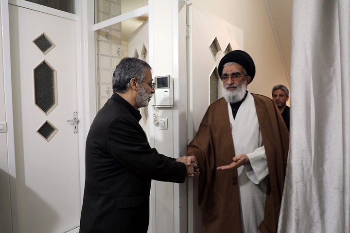 تشرف تولیت حرم بانوی کرامت به زیارت مزار شهیدان لاریجانی و موسوی