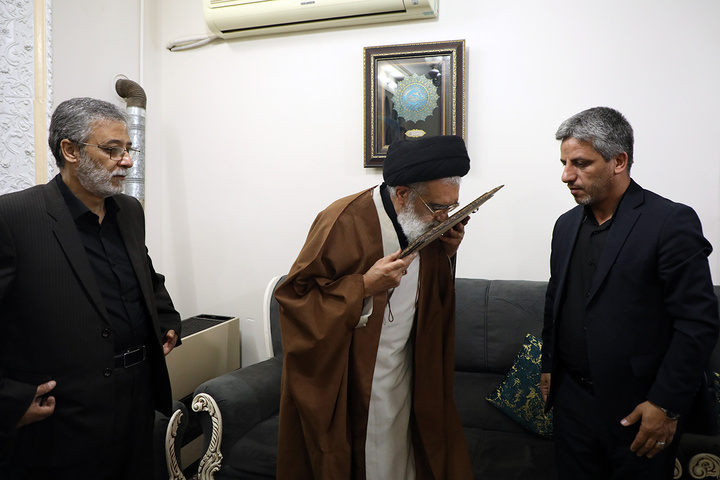 تشرف تولیت حرم بانوی کرامت به زیارت مزار شهیدان لاریجانی و موسوی