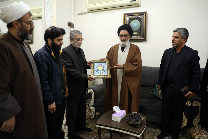 تشرف تولیت حرم بانوی کرامت به زیارت مزار شهیدان لاریجانی و موسوی