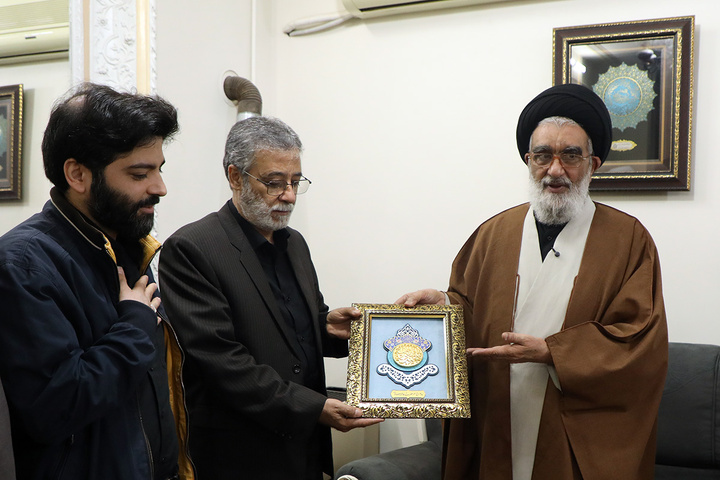 تشرف تولیت حرم بانوی کرامت به زیارت مزار شهیدان لاریجانی و موسوی