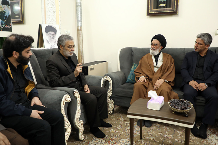 تشرف تولیت حرم بانوی کرامت به زیارت مزار شهیدان لاریجانی و موسوی