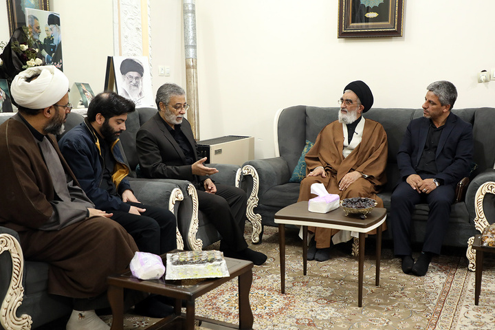 تشرف تولیت حرم بانوی کرامت به زیارت مزار شهیدان لاریجانی و موسوی