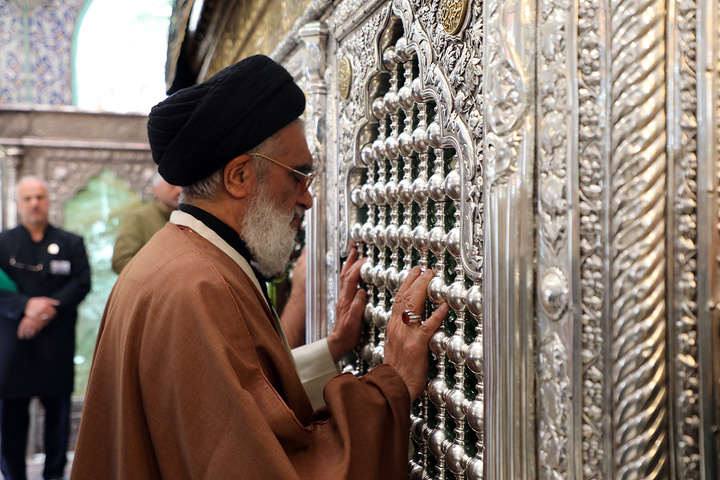 تشرف تولیت حرم بانوی کرامت به زیارت مزار شهیدان لاریجانی و موسوی