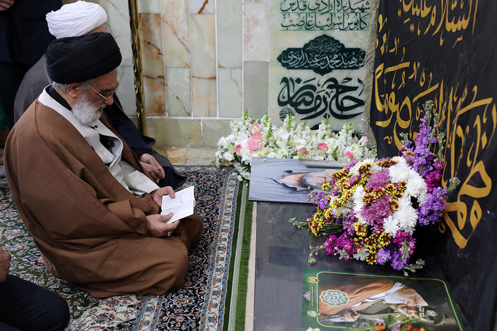 تشرف تولیت حرم بانوی کرامت به زیارت مزار شهیدان لاریجانی و موسوی