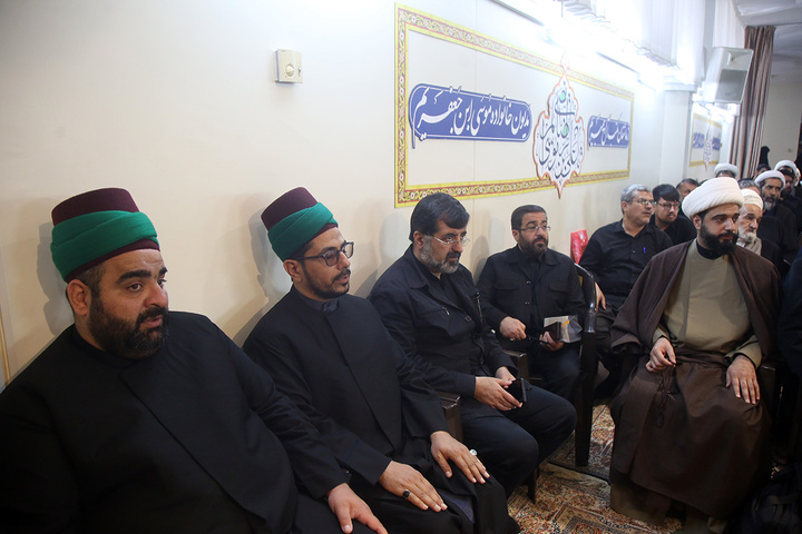 تکریم خانواده شهدای استان قم با حضور خادمان حرم امام حسین(ع)